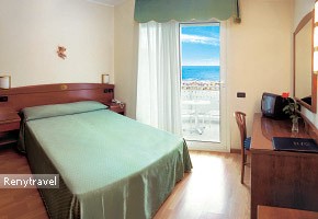 dvojl��kov� izba s v�h�adom na more