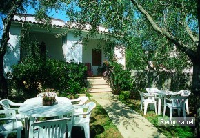 apartm�ny FUNNI posedenie v z�hrade