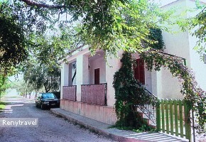 apartm�ny FUNNI poh�ad z pr�jazdovej cesty