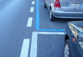 ozna�enie parkovac�ch miest r�zne farby - r�zne parkovacie podmienky