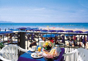 hotel PARRINI terasa s v�h�adom na more
