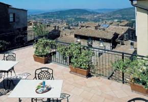 terasa s v�h�adom na mesto Perugia