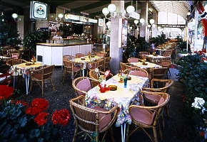 hotel AMALFI bar s kaviar�ou