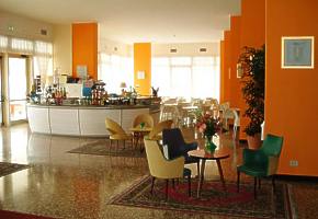 hotel ASTOR hala s recepciou
