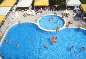 hotel Caravelle baz�n