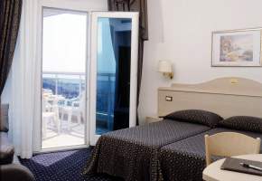 hotel Caravelle izba s man�elsk�m dvojl��kom