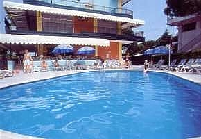 hotel jadran leh�tka a slne�n�ky pri baz�ne