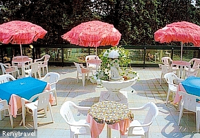 hotel New Tiffany�s Park posedenie v z�hrade