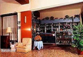 hotel tritone bar