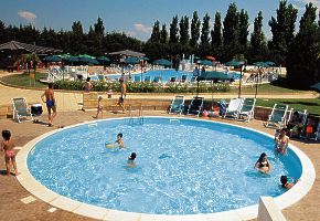 villaggio club cala verde baz�ny