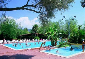 villaggio SAYONARA CLUB baz�ny