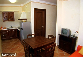 rezidencia BAIA INFRESCHI ob�vacia miestnos�