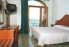 hotel CETUS dvojl��kov� izba m� v�h�ad na more