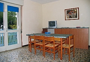 villa DAL MORO ob�vacia izba s jed�lensk�m stolom