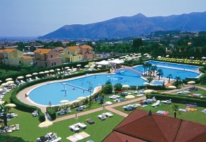 hotel FORMULA LOANO baz�n - vodn� svet