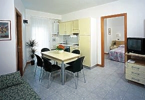 rezidencia MICHELANGELO ob�vacia miestnos� s kuchy�ou