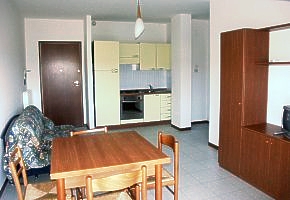 apartm�ny BARACCA ob�vacia miestnos� s rozkladac�m gau�om