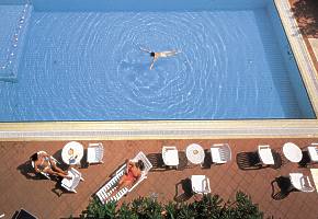 hotel promenade baz�n vonkaj��
