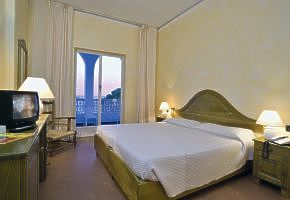 grand hotel CAPO BOI izba s v�h�adom na more