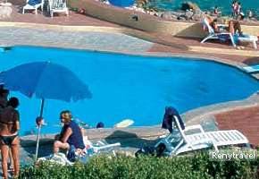 hotel SHARDANA le�adl� a slne�n�ky pri baz�ne