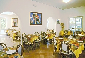 hotel AZZURRA sal�nik s re�taur�ciou
